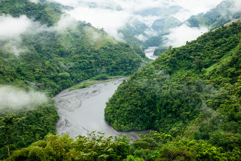 Photo The Rio Minero, filled with spoil, winds it