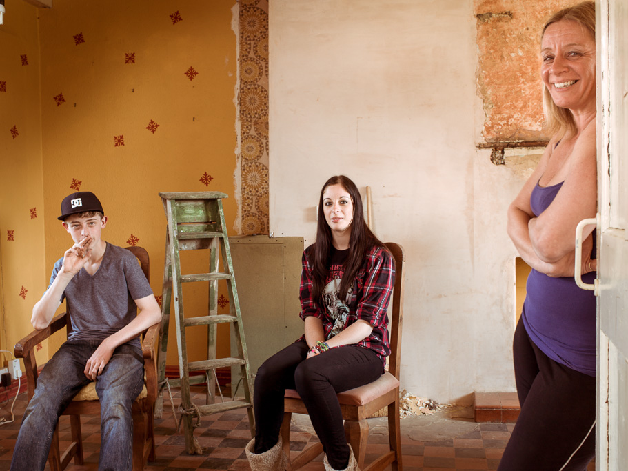 Photo Anatomy of an English country estate. Jacqui and her children, Ben and Rosie.